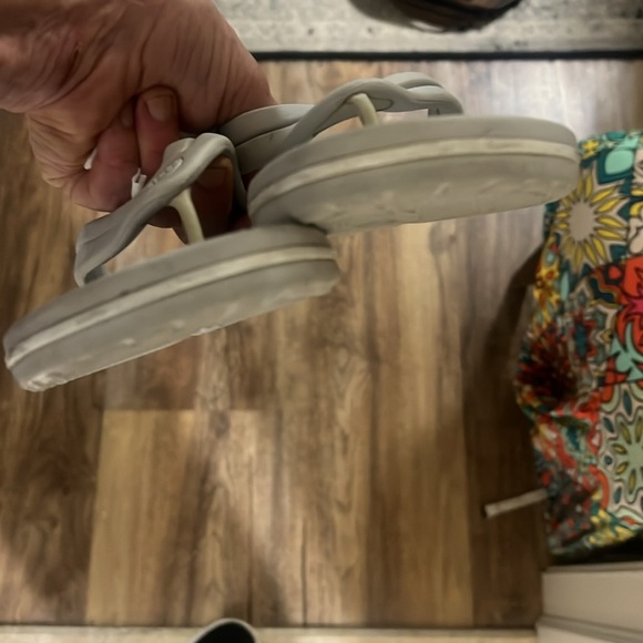 Crocs, iconic comfort, flip-flops, gray women’s 9 very good condition - Picture 9 of 10